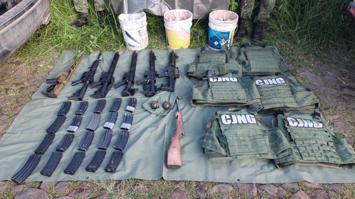 Las armas y fornituras decomisadas