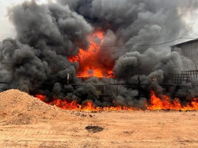 Voraz incendio en una fábrica que produce resinas en el Parque Industrial de Gualeguaychú