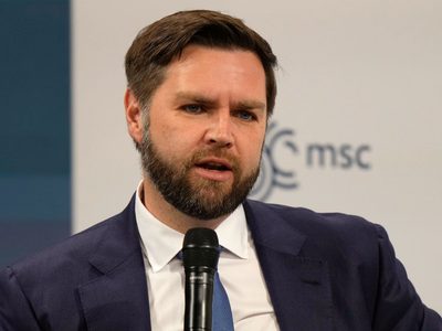 “No importa cuántos cheques emita EU a Ucrania, estamos limitados para construir armas”: JD Vance