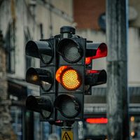 Semáforos de cuatro luces: ¿qué cambia y cuándo podrían llegar?