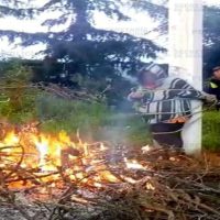 En el Estado de México, policías evitan que fuera quemada una mujer acusada de robar