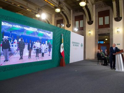 Arranca vacunación de personal docente en cinco estados; AMLO agradece apoyo de padres