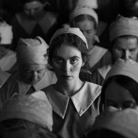 “La chica de la aguja”, nominada al Oscar, una historia de ficción que se conecta con el mundo actua