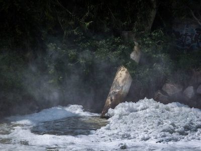 Activista denuncia que Enrique Alfaro disfraza las obras de saneamiento del río Santiago