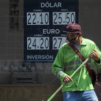 El peso, víctima de la incertidumbre; cierra la semana con depreciación de 1.49%