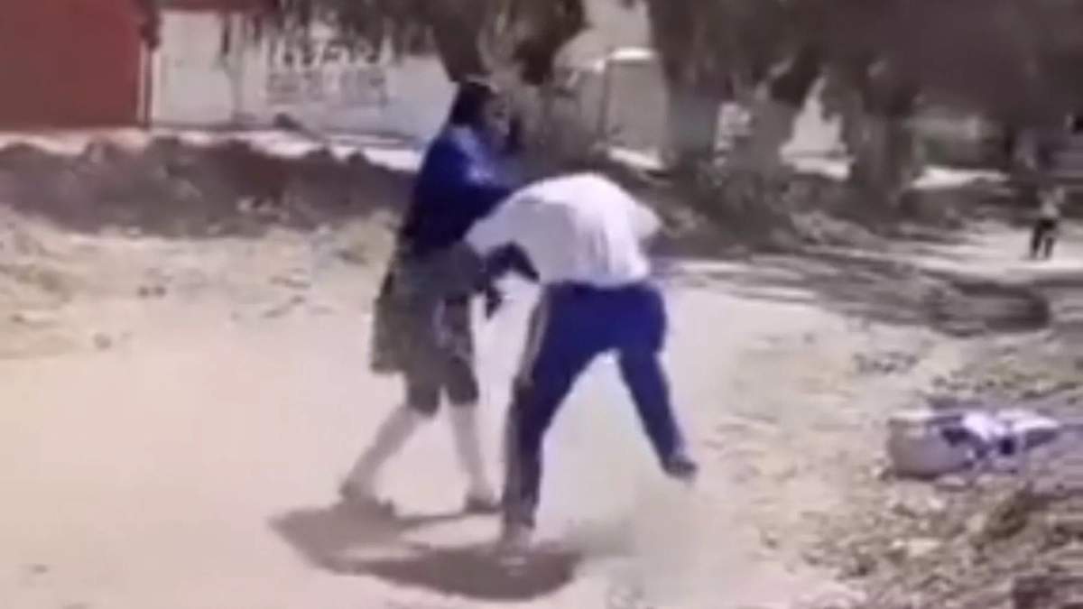 La pelea fue grabada por compañeros de la secundaria