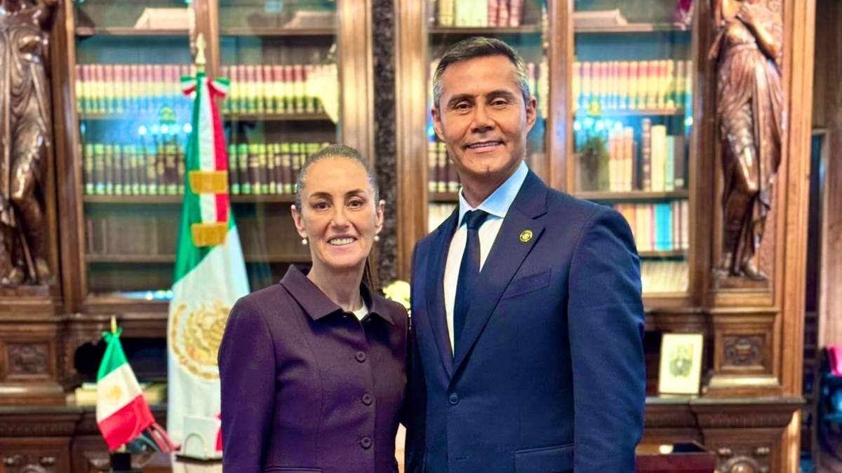 Carlos Ulloa con la presidenta Claudia Sheinbaum