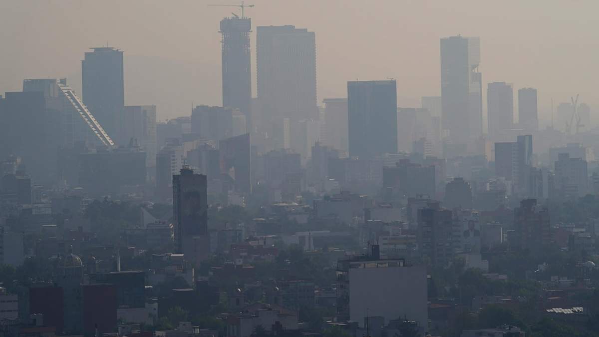 El smog sobre la Ciudad de México, la madrugada del miércoles 22
