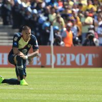 Tras nueva cirugía, Nico Castillo está triste, pero estable