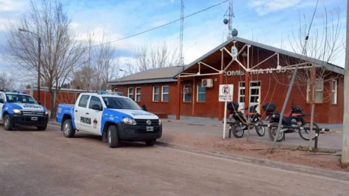 El policía violento prestaba servicios en la comisaría de Rincón de los Sauces. Fuente: (X)