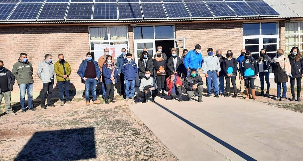 Paneles solares en Centenario. Fuente: (Twitter)