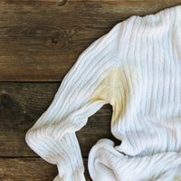 El truco casero, sencillo y barato para eliminar las manchas amarillas en las axilas de tus remeras