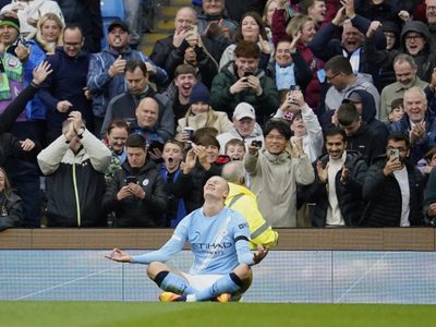 Manchester City golea 3-0 al United en la Premier League; Haaland anotó doblete