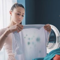 Lo necesitabas: los mejores tips para revivir tu ropa manchada, vieja o rota