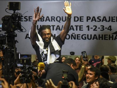 Los detalles del debut de Emmanuel Adebayor por Copa Libertadores