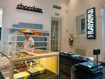 Milei le da $3.000 millones a un empresario chocolatero