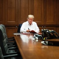 Trump dice sentirse mucho mejor; 'no está fuera de peligro”, aclara su médico