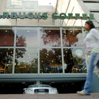 Empleados de Starbucks temen que deje de pagar cirugías de reasignación de género