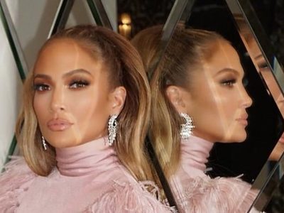 ¡Mujer hermosa! Las fotos que demuestran que a JLo le va muy bien el amarillo en sus curvas