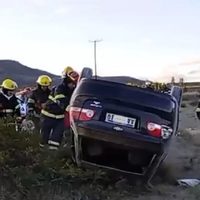 Dos vehículos volcaron en diferentes accidentes en Zapala y Chos Malal