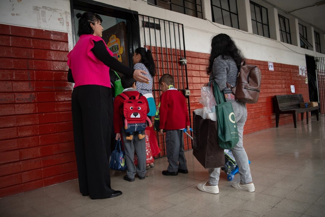 Mamás en la escuela Foto Miguel Dimayuga