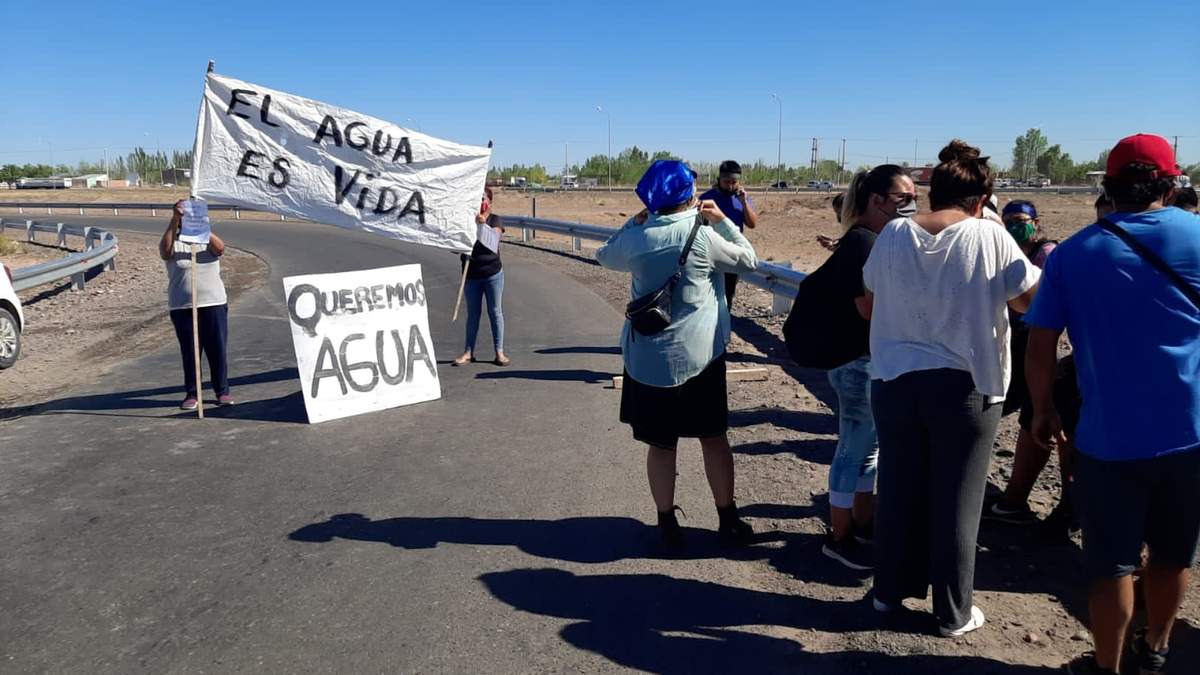 Los vecinos de Colonia Rural cortaron la ruta 22. Fuente: (Twitter)
