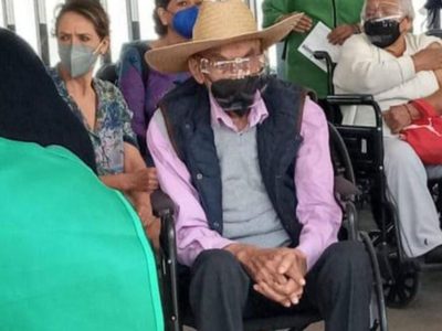 Luis Echeverría, acusado de la matanza del 68, va a la UNAM por su vacuna