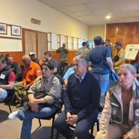 Neuquén suma una cuarta aeronave al combate de los incendios en Valle Magdalena