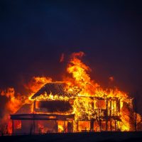 Unos devastadores incendios en Estados Unidos dejaron impactantes imágenes: hay dos desaparecidos