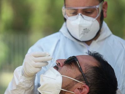 Los casos de coronavirus en Chile se dispararon un 144% en una semana: la mayor alza de la pandemia