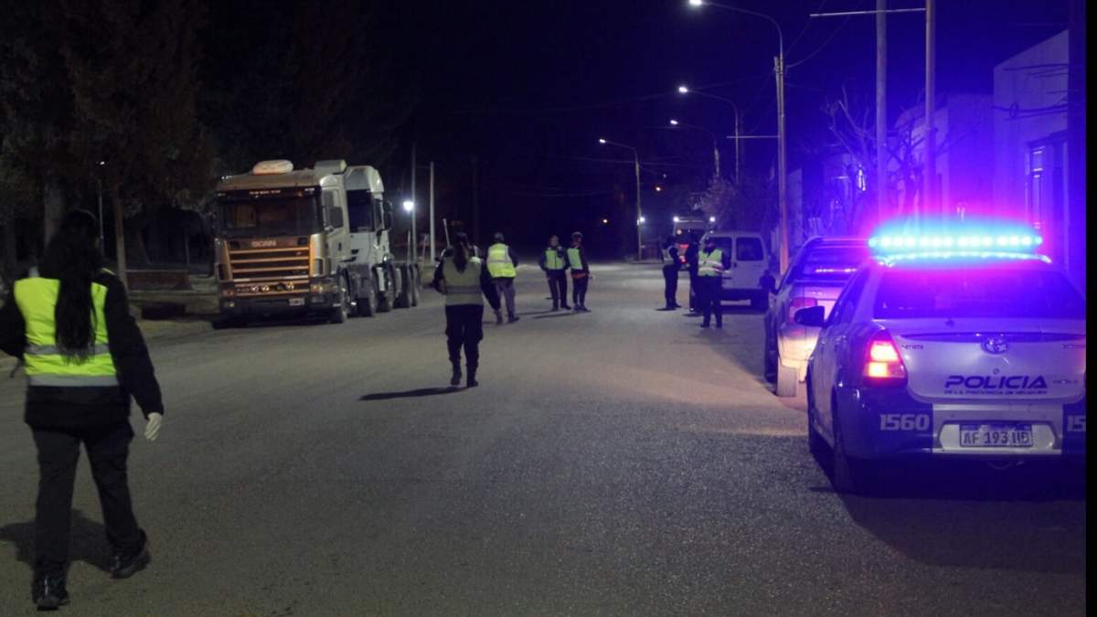 Uno de los conductores quiso evadir el control al decir que su hermano era policía. Fuente: (Centenario Digital).