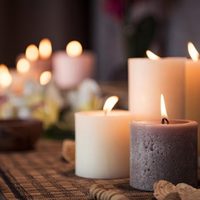 No tires las latas de atún ni los tarritos de yogur y hacé estos candelabros chic para que tu living parezca de revista