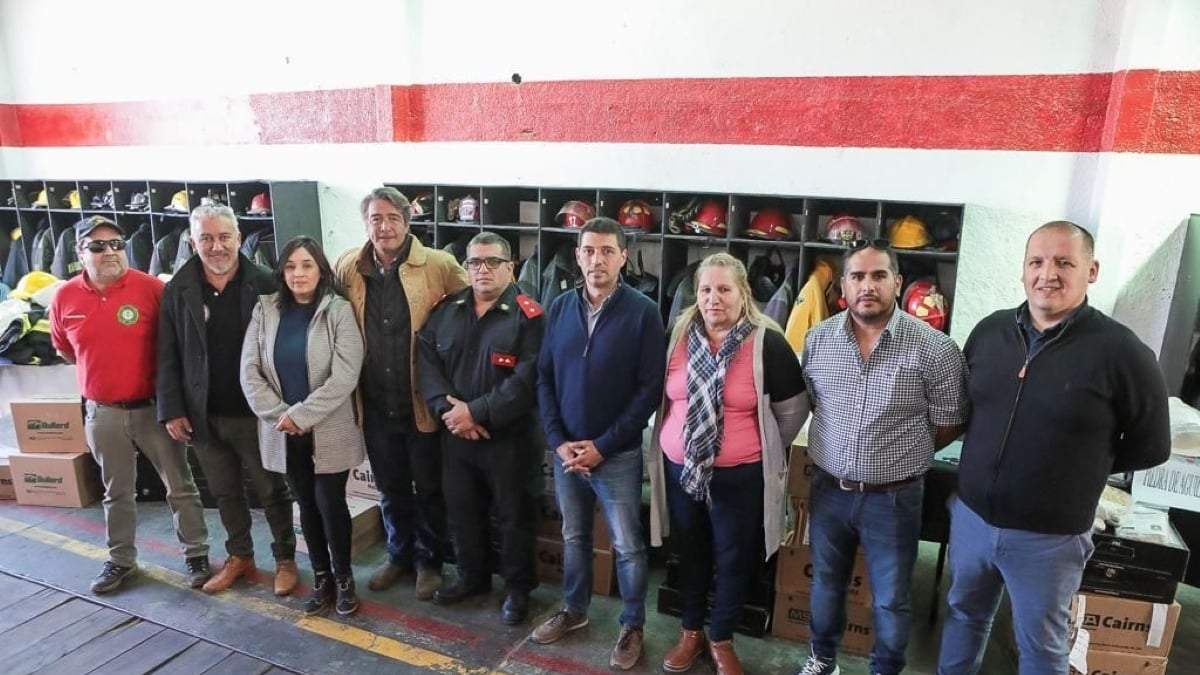 El vicegobernador Marcos Koopmann hizo entrega de equipos. 
Fuente: (Twitter)