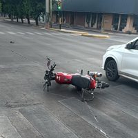 Un policía resultó herido tras un accidente en moto