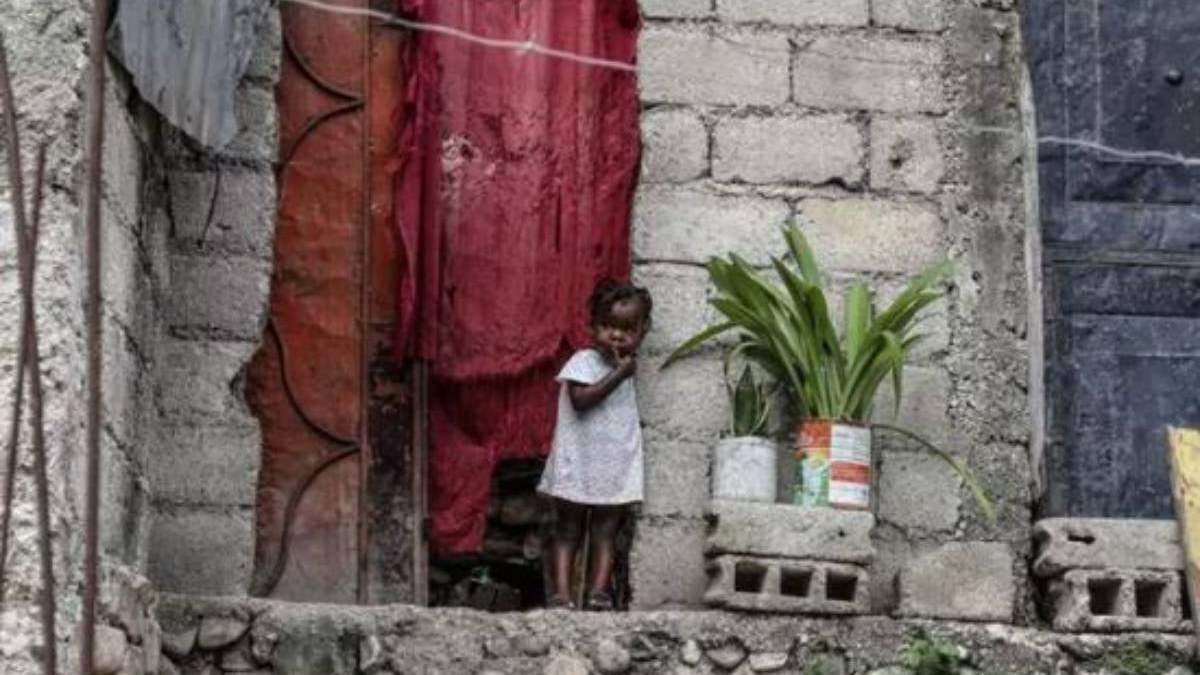 Una niña en Tabarre Issa, Puerto Príncipe