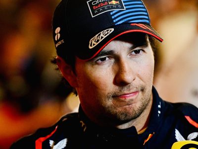 “¿Por qué carajo no lo revisaste?”: Checo Pérez explota contra un ingeniero de Red Bull (Video)