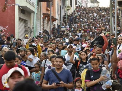 "Viacrucis migrante" exige justicia por muerte de 40 personas en incendio de Ciudad Juárez