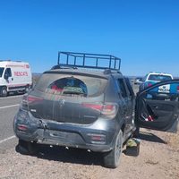 Fin de semana largo caótico en las rutas de Neuquén Neuquén: choque en cadena y vuelco de un camión