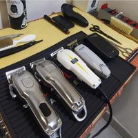 Ingresaron a la casa de un barbero "solidario" de Centenario y le robaron las herramientas de trabajo