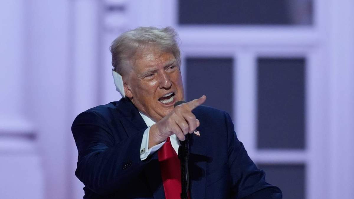 Trump, entre la radicalización y moverse al centro para ganarse a los indecisos