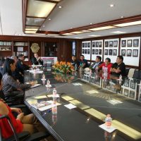 Porras de Chivas y América condenan la violencia en el futbol