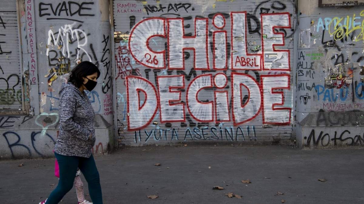 En este contexto de pandemia, en octubre Chile votará en un plebiscito para decidir si se redacta una nueva Constitución. Fuente: (Twitter)