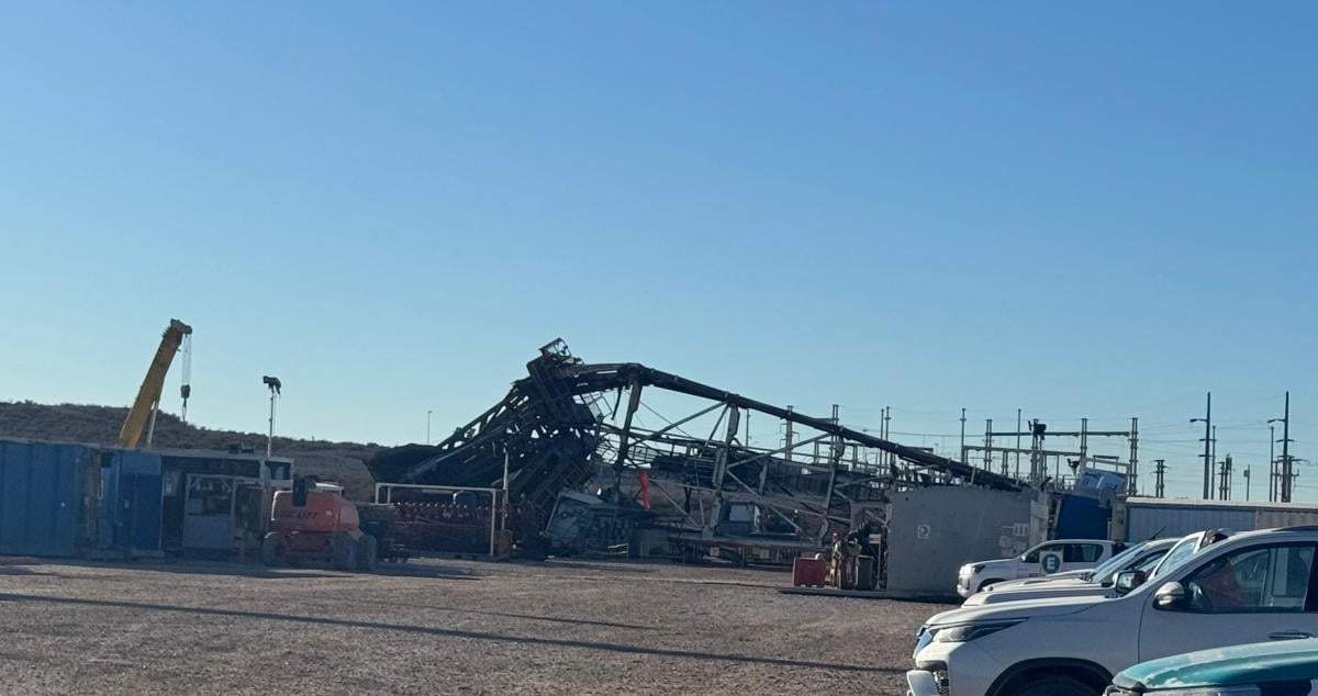 Torre caida en el Yacimiento Sierras Blancas operado por Shell. Fuente: (Minuto Neuquén)