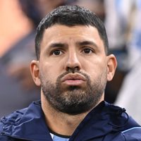 Mientras lo acusan de estafador, esta fue la reacción del Kun Agüero