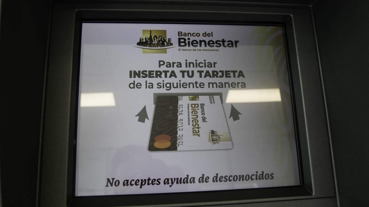 Cajero en sucursal de Banco del Bienestar