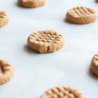 Galletitas sin harina de maní y coco: la receta que necesitás para comer sin culpa y preparar algo dulce y exprés