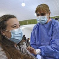 Dónde se aplicarán vacunas este lunes feriado en Neuquén Capital