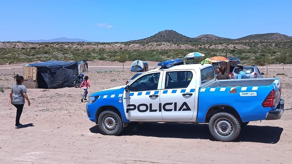 Efectivos policiales de Rincón de los Sauces. Fuente: (Facebook)
