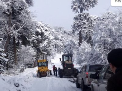 Cerraron el paso internacional Pino Hachado por la cantidad de nieve acumulada en la ruta 242