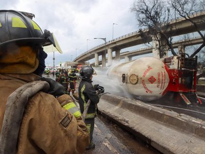 CDMX pone a disposición número telefónico para localizar a afectados por la explosión de pipa